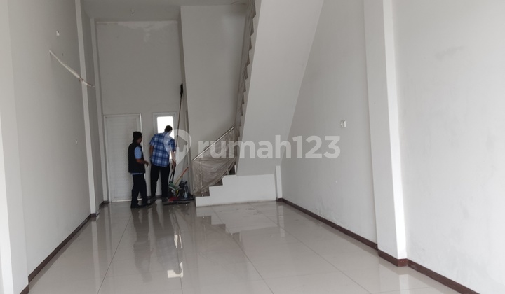 Ruko 3 Lantai Siap Huni Dipusat Perkotaan Yg Cocok Digunakan Untuk Usaha Apapun Yg Jarang Ada Krn Letaknya Sangat Strategis 2