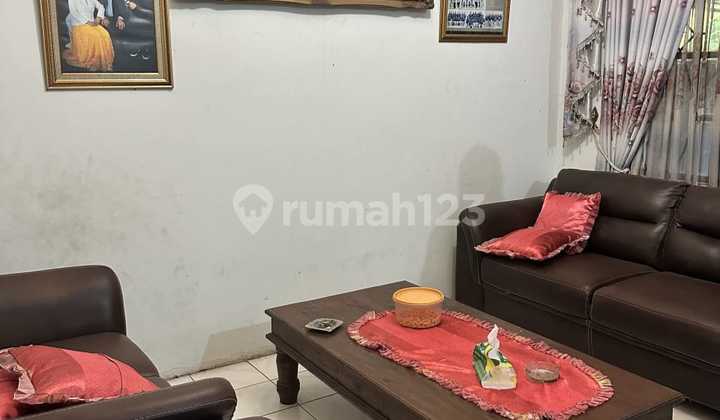 Rumah Dengan Kebun Yang Luas  2