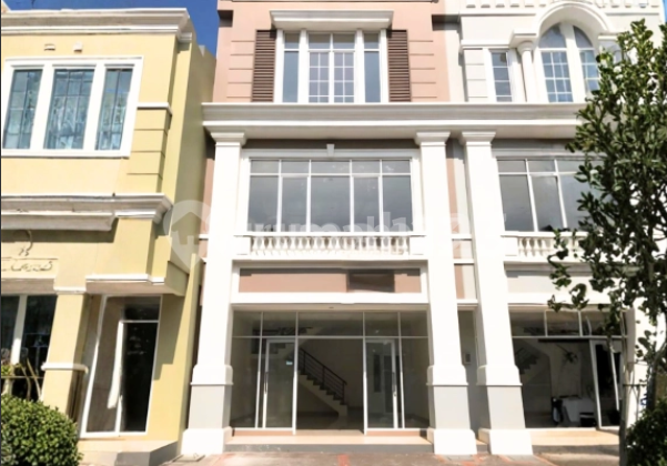 Rent 3-Story Shop House Suitable for Beauty Clinic in Paramount Square Manyaran, West Semarang 1