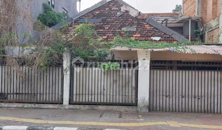 Jual rumah tua di Menteng (jalan raya) SHM
