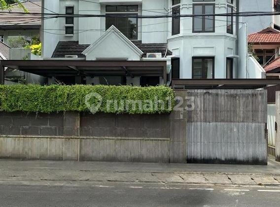 Jual rumah murah lokasi prestisius di Menteng