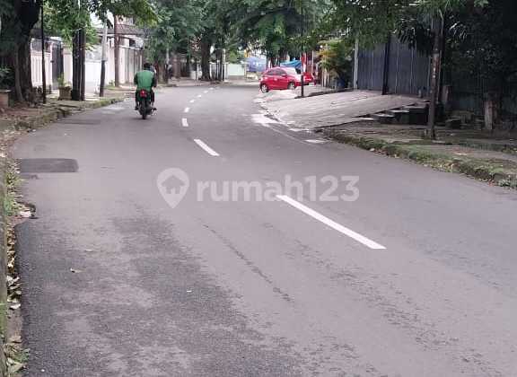 For Sale / For Rent Land-Count House in Cawang 2