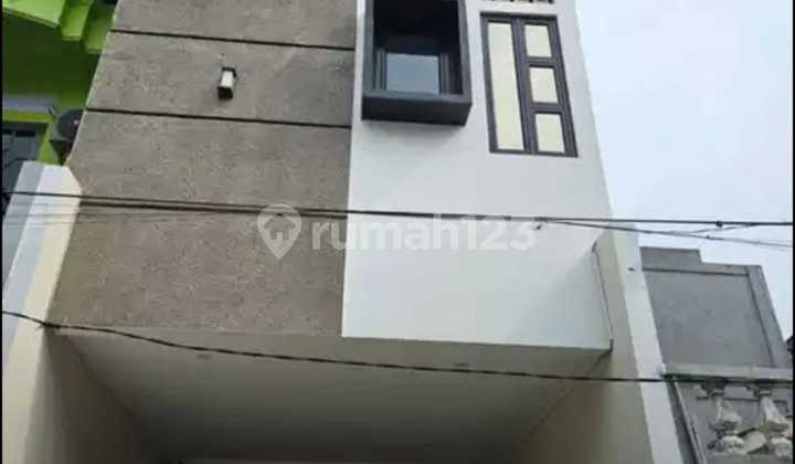 Selling new house in Kelapa Gading BCS (suitable for boarding)