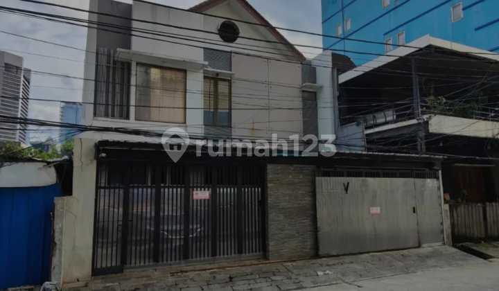 Sell shop house near Menteng, Central Jakarta with SHM (Certificate of Ownership)