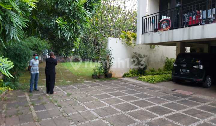 Quick Sale House Plus Land in Pondok Indah Residential Area, Kebayoran Lama, South Jakarta 2