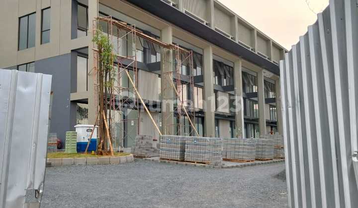 Disewakan Ruko Hampston Studio Loft ( Posisi Hook )