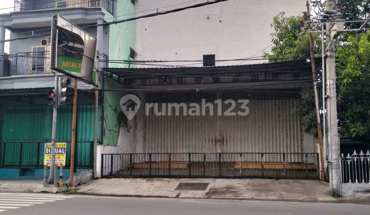 For Sale Nice Shophouse on Main Road Jombang City 1