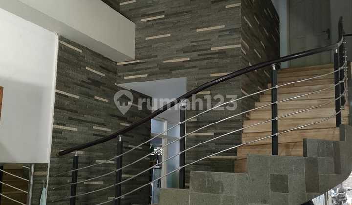 Dijual Rumah Bagus Daerah Kutisari Siap Huni  2