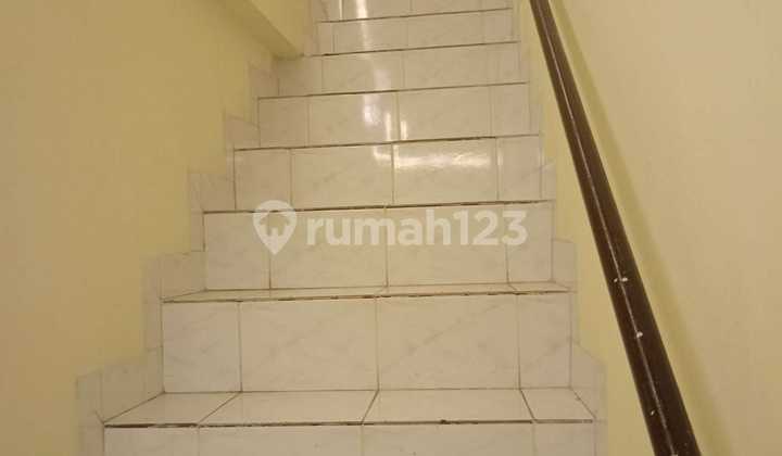 Rumah Ada Balkon 2 Lt 4 Kamar Tidur
