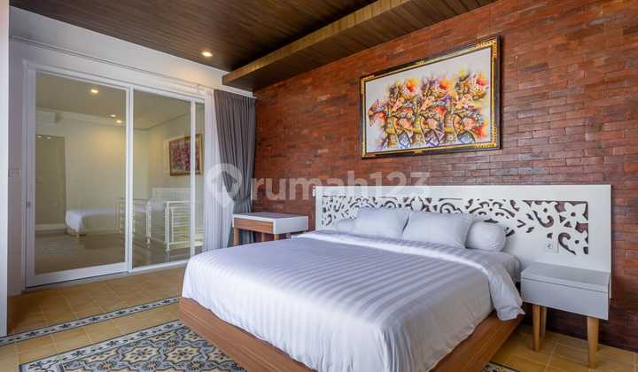 Two-Story Villa Fully Furnished 1.5 km From Berawa Beach