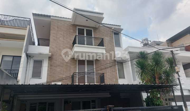 Dijual Rumah 3 Lantai di Janur Elok Kelapa Gading Dijual Rumah 3 Lantai di Janur Elok Kelapa Gading