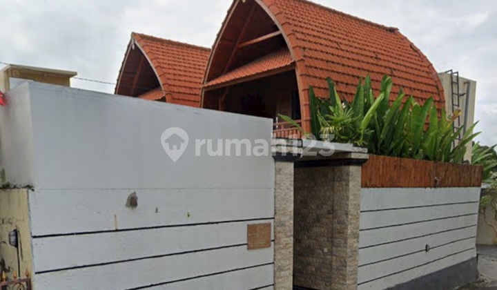 Luxury 4-Bedroom Villa for Rent in Seseh Munggu, Bali - Fully Furnished, Near the Beach, Premium Location in Badung