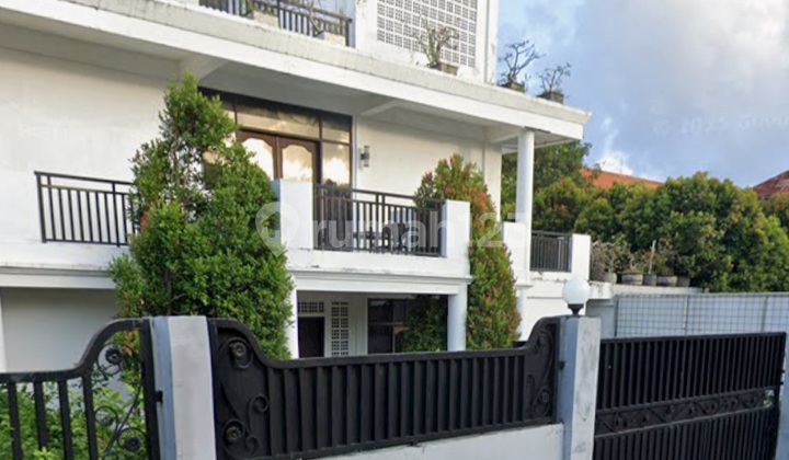 Dijual Rumah Mewah Full Furnished Denpasar Barat - Investasi & Hunian Premium 3 Lantai