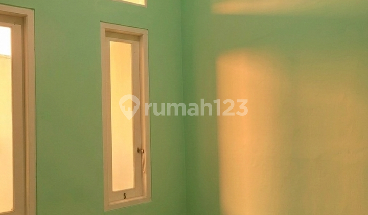 Minimalist Residence Near State School 2