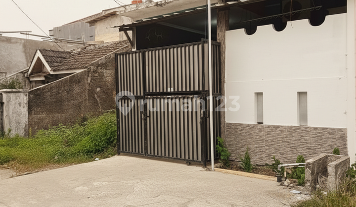 Strategic ready-to-occupy house in a comfortable location, at Villa Gading Harapan 1.