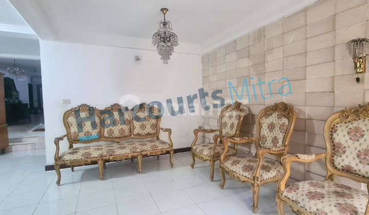 Strategic House, Land Area 198, West Cempaka Putih Street XIX, East Jakarta