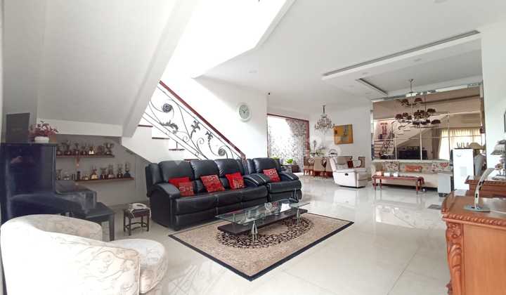 2-Story Special House, 360 M2 Land Area, Bukit Cinere Indah, Depok