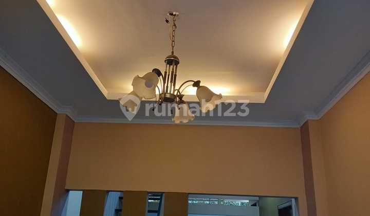 Dijual Rumah Strategis dan Nyaman 2 Lantai di Jati Mekar 2