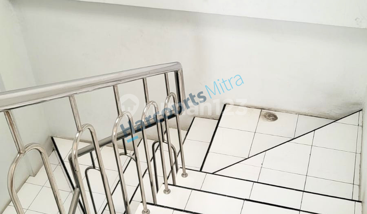 Ready-to-Occupy Shop House, Strategic Location, Flood-Free in Jatiwaringin 2