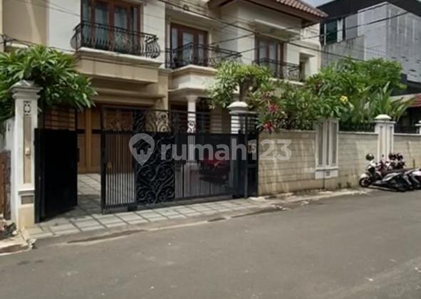 Rumah Klasik Tropis Area Slipi Jakarta Barat 2