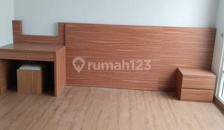 Di Jual Cepat Rumah 2 Lantai, Siap Huni