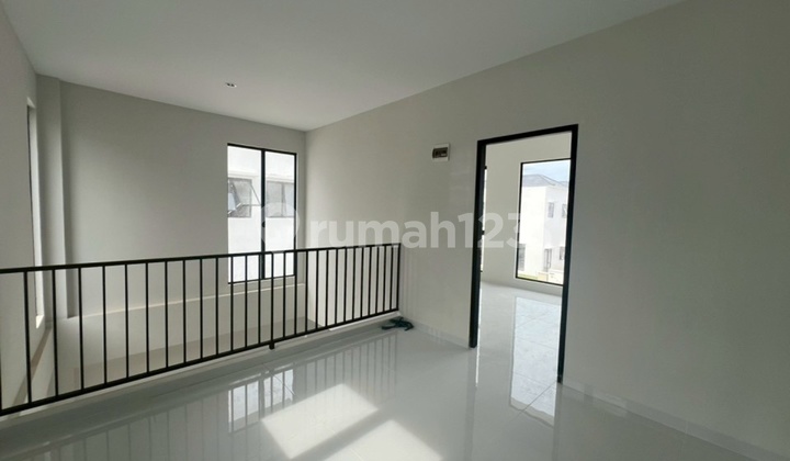 House, 3 Floors Near Harbor, 4 Bedrooms in Batam Centre 2