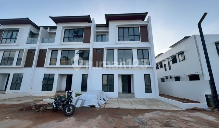 Rumah, 3 Lantai Dekat Pelabuhan, 4 Kamar di Batam Centre