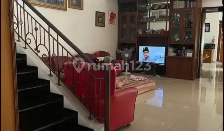 For Sale Ready-to-Occupy House in Strategic Location Batununggal Area 2