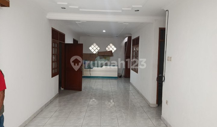 For Rent Ready-to-Occupy House in Margahayu Area Close to Griya Metro 2