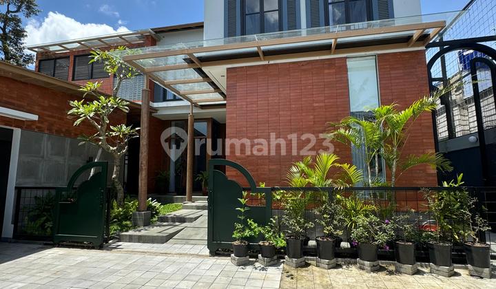 New Villa on Kaliurang Street Km 13 with Mount Merapi View New Villa on Kaliurang Street Km 13 with Mount Merapi View