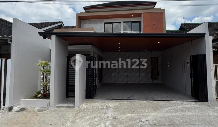 Luxurious Spacious House in Purwomartani Near Pamela 7