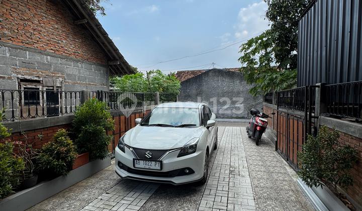 Rumah Cantik Classic dengan Furnished di Maguwoharjo 2