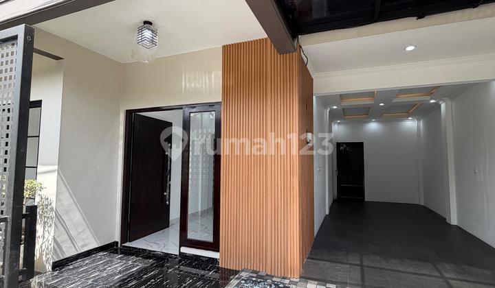 Rumah Mewah 2 Lantai Kontemporer di Purwomartani 2