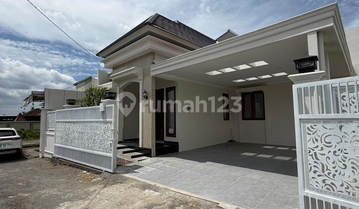 Rumah Luas Tepi Jalan dengan View Sawah 2