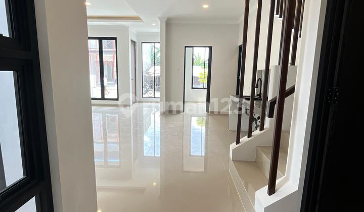 Rumah Mewah Dalam Cluster di Maguwoharjo Rumah Mewah Dalam Cluster di Maguwoharjo