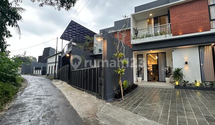 Rumah 2 Lantai Kontemporer Modern di Ngaglik Sleman Rumah 2 Lantai Kontemporer Modern di Ngaglik Sleman