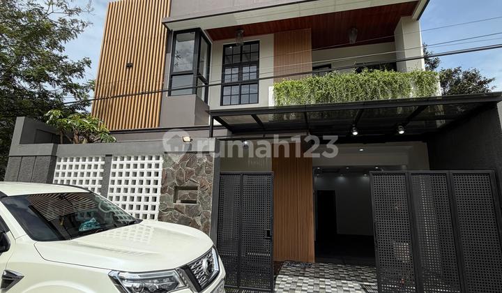 Rumah Mewah 2 Lantai Kontemporer di Purwomartani