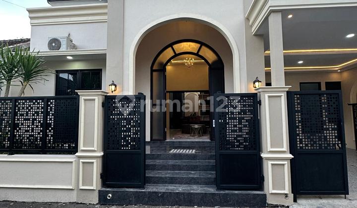 Rumah Mewah American Klasik Modern di Wedomartani