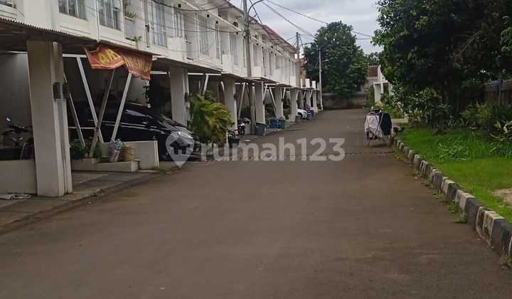 Ada Rumah 2 Lantai Ready Siap Huni Strategis