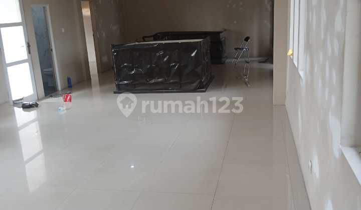Disewakan Rumah dengan Parkiran Luas bisa Utk Usaha di Mustika Jaya Bekasi 2