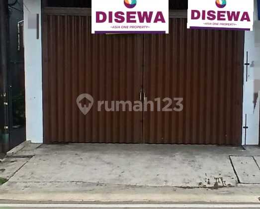For Rent Neat Shop House Ready for Use in Jatinegara, East Jakarta