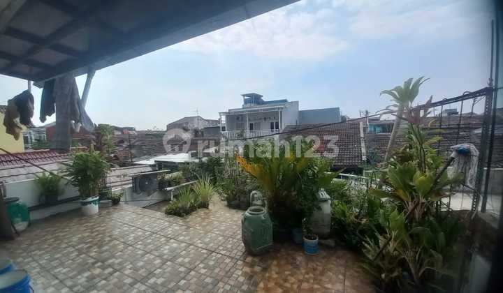 For Sale Beautiful House with Spacious Balcony in Alinda Kencana, Bekasi 2