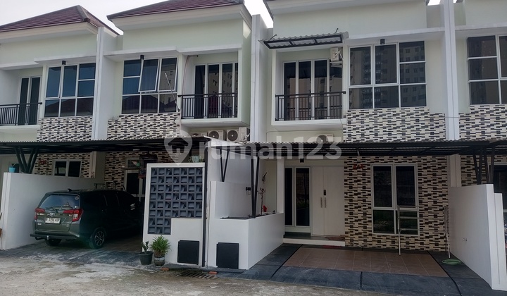 Rumah Siap Huni Tempel Pintu Tol/Stasiun