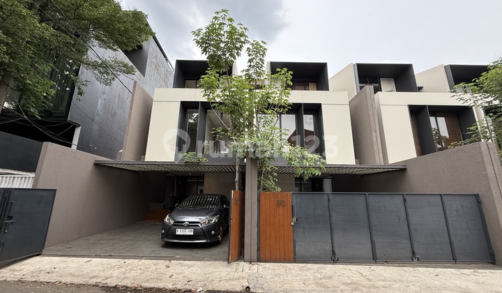 Rumah Siap Huni 3 Lantai Arsitek Atelieriri di Kemang Jaksel Murah