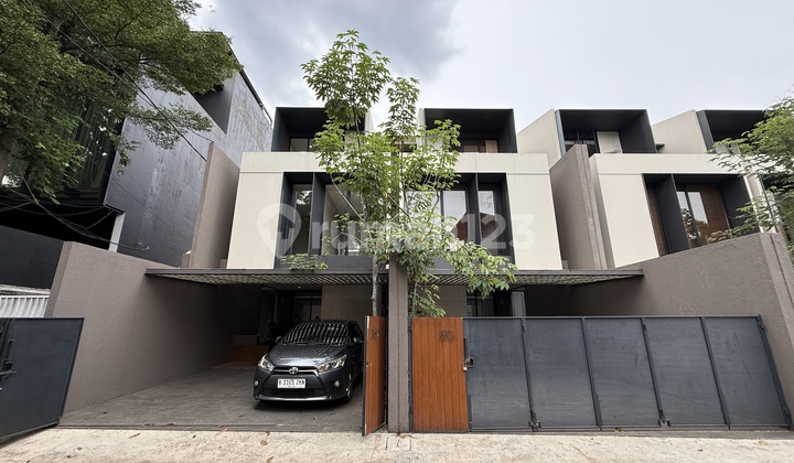 Rumah 3 Lantai Siap Huni di Kemang Utara Jakarta Selatan dengan Tanah Luas dan Akses Strategis SHM Rumah 3 Lantai Siap Huni di Kemang Utara Jakarta Selatan dengan Tanah Luas dan Akses Strategis SHM