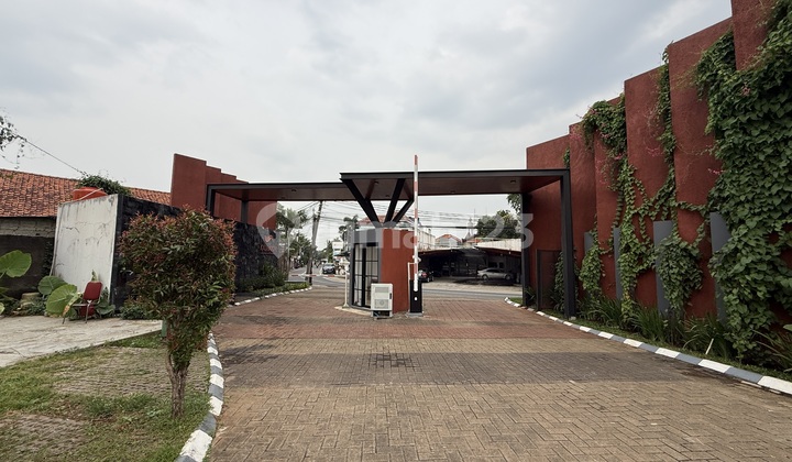 Rumah Mewah Murah Di Jagakarsa Jakarta Selatan 3 Lt Private Pool 2