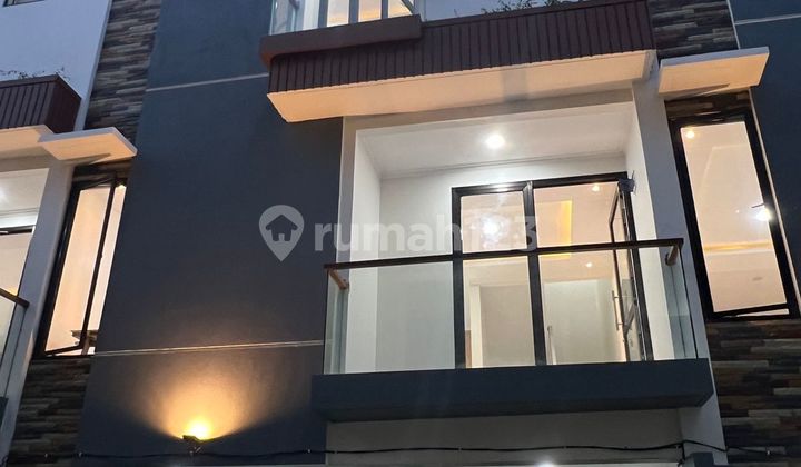 Rumah Baru Siaphuni Jakarta Pusat 3 Lantai Pinggir Jalan Sisa 1 Rumah Baru Siaphuni Jakarta Pusat 3 Lantai Pinggir Jalan Sisa 1