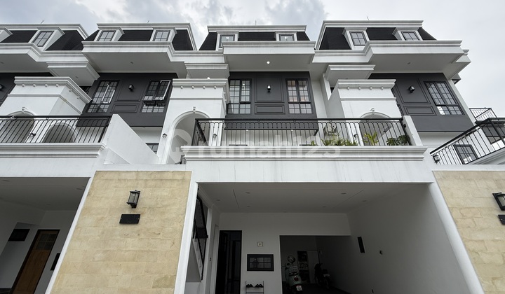 Rumah Mewah 3 Lantai di Lokasi Premium Pejaten Jakarta Selatan Rumah Mewah 3 Lantai di Lokasi Premium Pejaten Jakarta Selatan