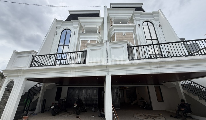 Luxurious Grand Residence in Jagakarsa, South Jakarta, Near Brigif Toll Road