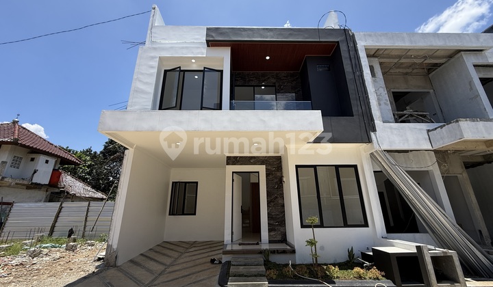 Modern Minimalis 3 Lantai Split Level Rooftop Pamulang Dekat MRT